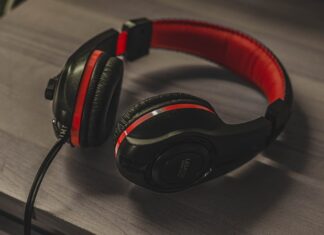 Jak poprawić słuch w starszym wieku?