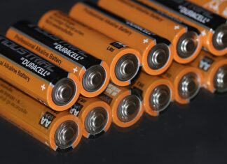 Jak pierwszy raz ładować baterie w telefonie?