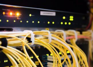 Czy router może stać za telewizorem? Czy router może stać za telewizorem?